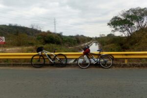 camino a 2 mangas costa ecuador